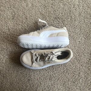 Puma sneaker, size 8, beige/white , never been worn